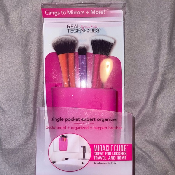 Real Techniques Makeup Nwt Real Techniques Expert Cling Brush